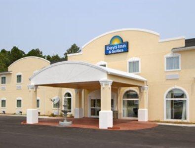 Days Inn & Suites By Wyndham Swainsboro Exterior photo